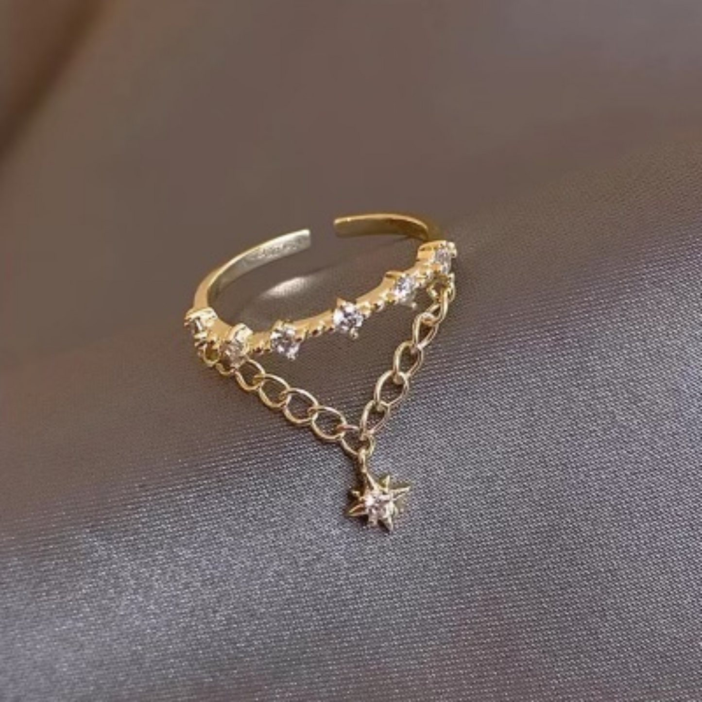 Re Sizeable Gold Star Pendant Ring